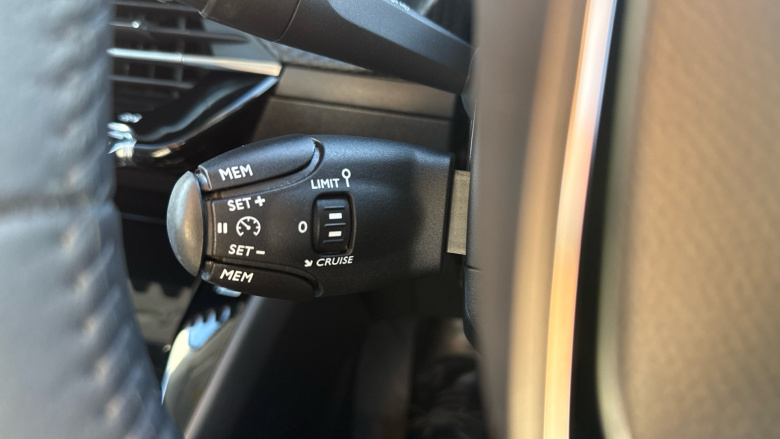 Peugeot 208 1.2 PureTech 100 Allure 5dr Petrol Hatchback